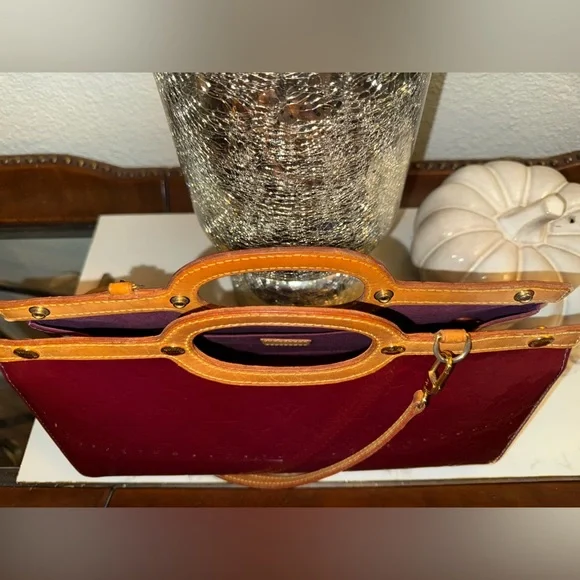 💯AUTHENTIC LOUIS VUITTON ROXBURY AMARANTE VERNIS DRIVE 2WAY SHOULDER BAG/CLUTCH - Picture 13 of 16